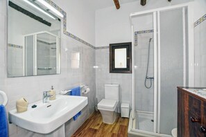 Classic House, 3 Bedrooms | Bathroom | Shower - Villa in Manacor With Pool and Tennis Court (Manacor)