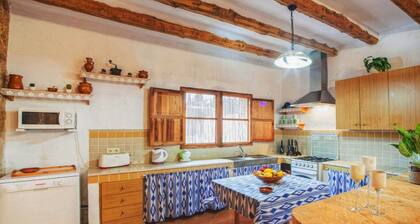 Villa in Manacor With Pool and Tennis Court