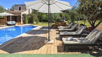 Casa Confort, 3 habitaciones | Piscina | Una piscina cubierta, una piscina al aire libre