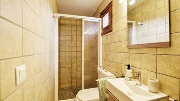 Casa clásica, 3 habitaciones | Baño | Ducha