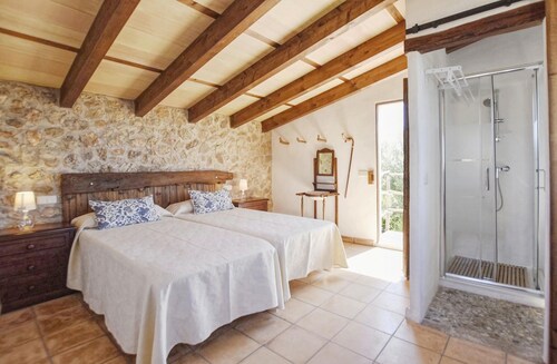 Villa in Manacor With Pool and Tennis Court