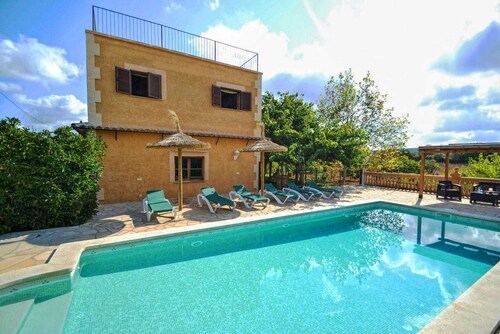 Villa in Manacor With Pool and Tennis Court