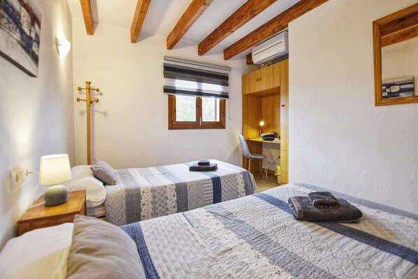 6 bedrooms, individually furnished, bed sheets - Villa in Manacor With Pool and Tennis Court (Manacor)