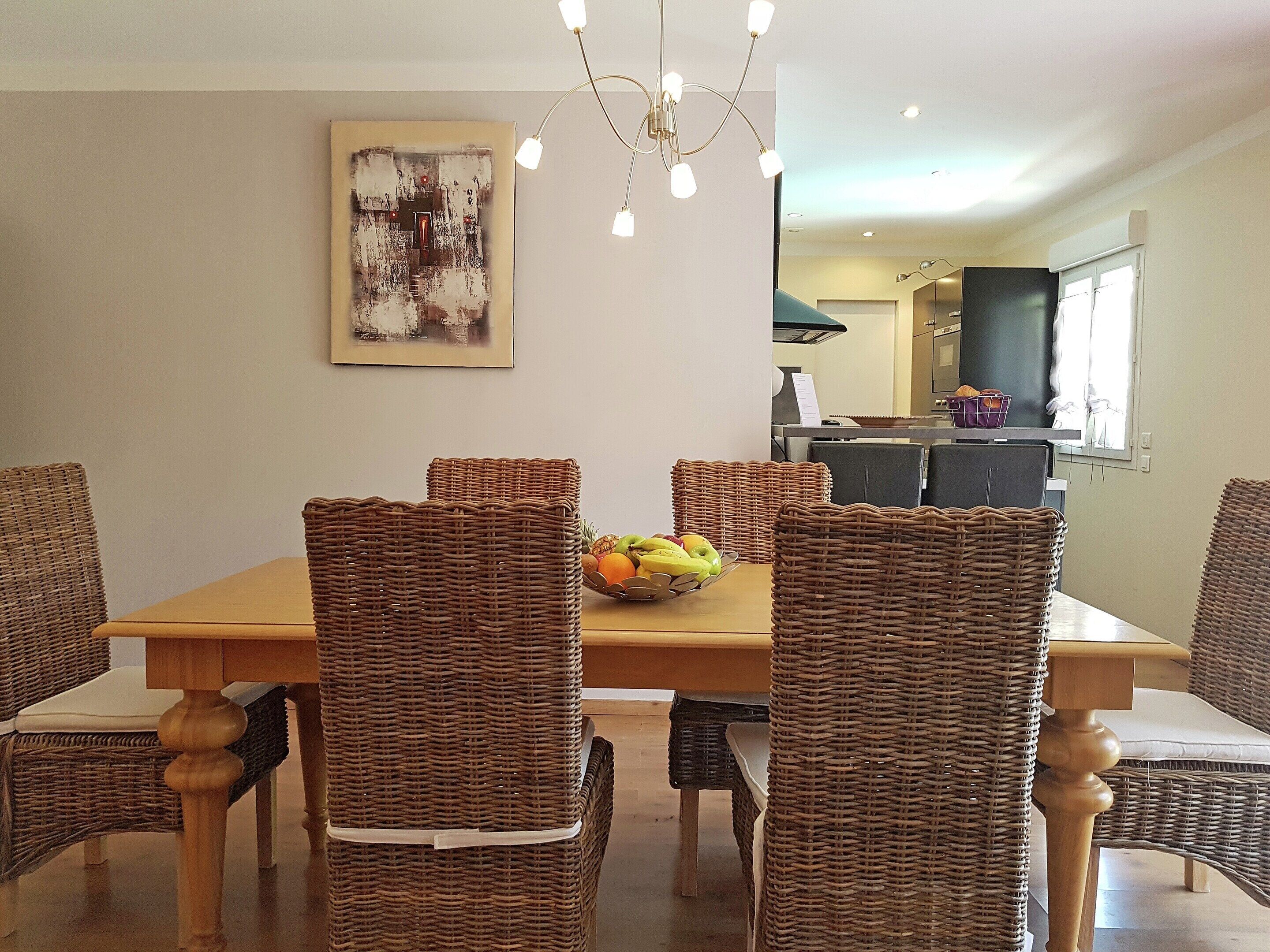 Classic Villa, 3 Bedrooms | Dining