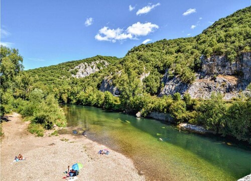 Villa Alba: Sunlit Comfort in Lirac