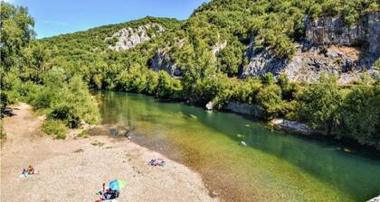 Villa Alba: Sunlit Comfort in Lirac