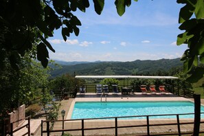 Classic House, 2 Bedrooms | Pool | Indoor pool, outdoor pool - Farmhouse in Apecchio With Pool & Spa (Apecchio)