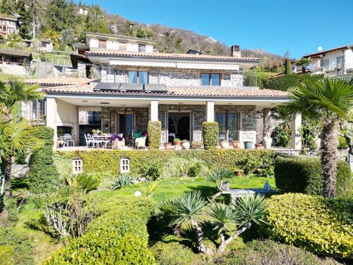 Stay Near Lake With Panoramic Views