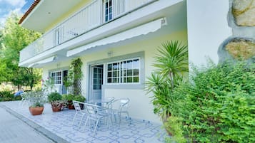 Biệt thự tiện nghi đơn giản, 2 phòng ngủ | Ngoại thất