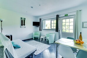 Comfort Villa, 2 Bedrooms | Living room - Villa With Pool Near Douro Valley (Penafiel)