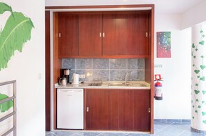 Comfort Villa, 2 Bedrooms | Private kitchen - Villa With Pool Near Douro Valley (Penafiel)