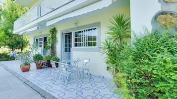 Khu ẩm thực ngoài trời