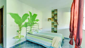 4 phòng ngủ, trang bị nội thất với thiết kế riêng biệt, bộ trải giường
