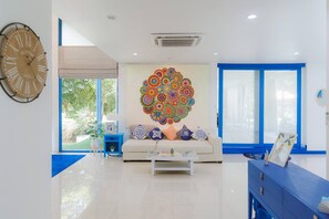 Villa, 4 habitaciones, para fumadores, alberca privada | Sala de estar