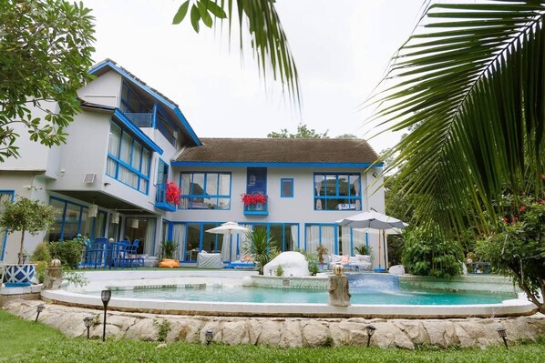 Villa, 4 Schlafzimmer, Raucher, eigener Pool | Pool | Außenpool