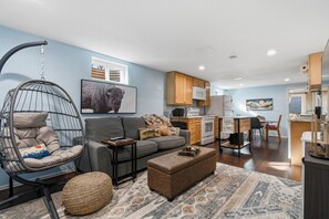 Smart TV, books - Near Denver-Sep Entrance-W/D-Park Access-Parking-Backyard (Lakewood)