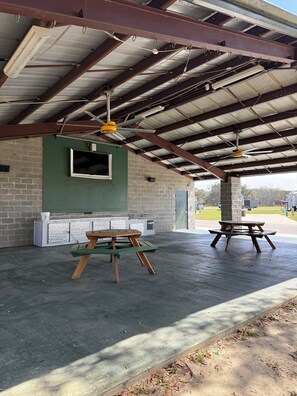 تناول الطعام بالخارج