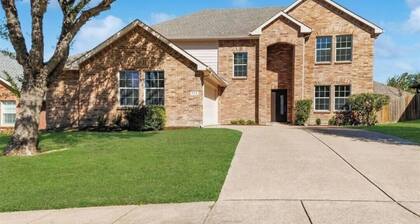 The Regal Stay! Spacious 5 Bedroom Escape in Wylie, TX