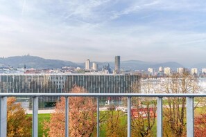 Property grounds - Riverside Apartments with great view (Linz)