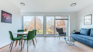 Apartment, Balcony, City View | Living area