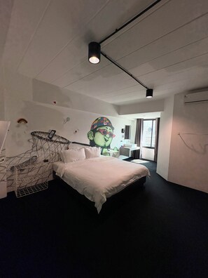 1 slaapkamer, een kluis op de kamer, een strijkplank/strijkijzer