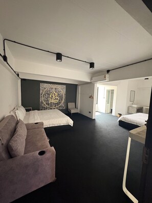 1 slaapkamer, een kluis op de kamer, een strijkplank/strijkijzer