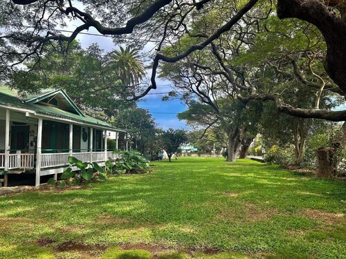 3-bedroom bed & breakfast Naalehu 2 persons per room 1 night min  breakfast inc.
