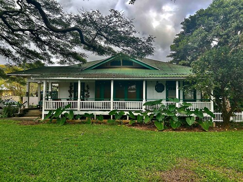 3-bedroom bed & breakfast Naalehu 2 persons per room 3 night min  breakfast inc.