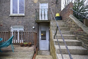 Apartment | Exterior detail - The Tufnell Threshold (London)