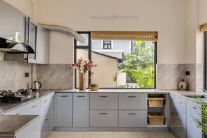 Fridge, cookware/dishes/utensils, freezer - Vagator Maison by Dia Hotels and Homes (Anjuna)