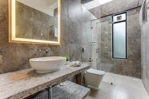 Shower, free toiletries, towels, soap - Vagator Maison by Dia Hotels and Homes (Anjuna)