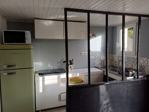 Private kitchen - Vrbo Property (Cirey)