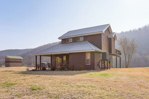 Exterior - Viewing Deck! Scenic Sanctuary in Mountain Home (Mountain Home)