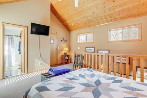 Room - Viewing Deck! Scenic Sanctuary in Mountain Home (Mountain Home)