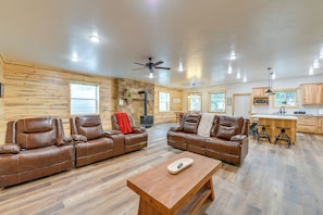 Living area - Covered Patio, Creek & Mtn Views: Afton Nature Hub (Afton)