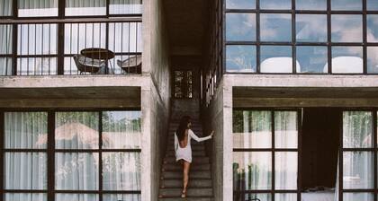 Architect-Designed Minimal Suite w/ Pool Near Uluwatu