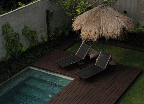 Architect-Designed Minimal Suite w/ Pool Near Uluwatu
