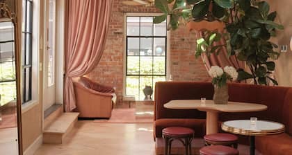 Charming bed & breakfast in delightful Kansas City with cozy vibes