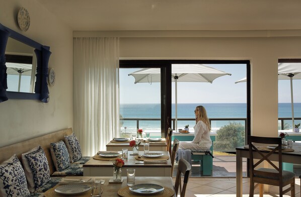 Restaurant - Seaside Shalom Apartment - Ocean Views (Saint Francis Bay)