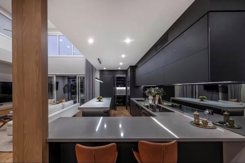 Luxury modern house , Free parking , Pet alow