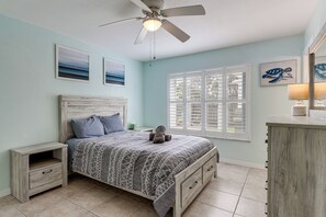 3 bedrooms, iron/ironing board, Internet, bed sheets - Screened Porch + Patio: Group Getaway in Palm Bay! (Palm Bay)