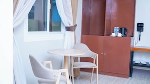 Deluxe Triple Room, Non Smoking | Dining - EMMIE HOTEL (LEGAZPI CITY)