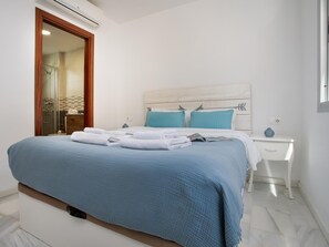 2 bedrooms, iron/ironing board, Internet, bed sheets - Sunstay Salitre Flat I Malaga (Málaga)