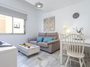 TV - Sunstay Salitre Flat I Malaga (Málaga)