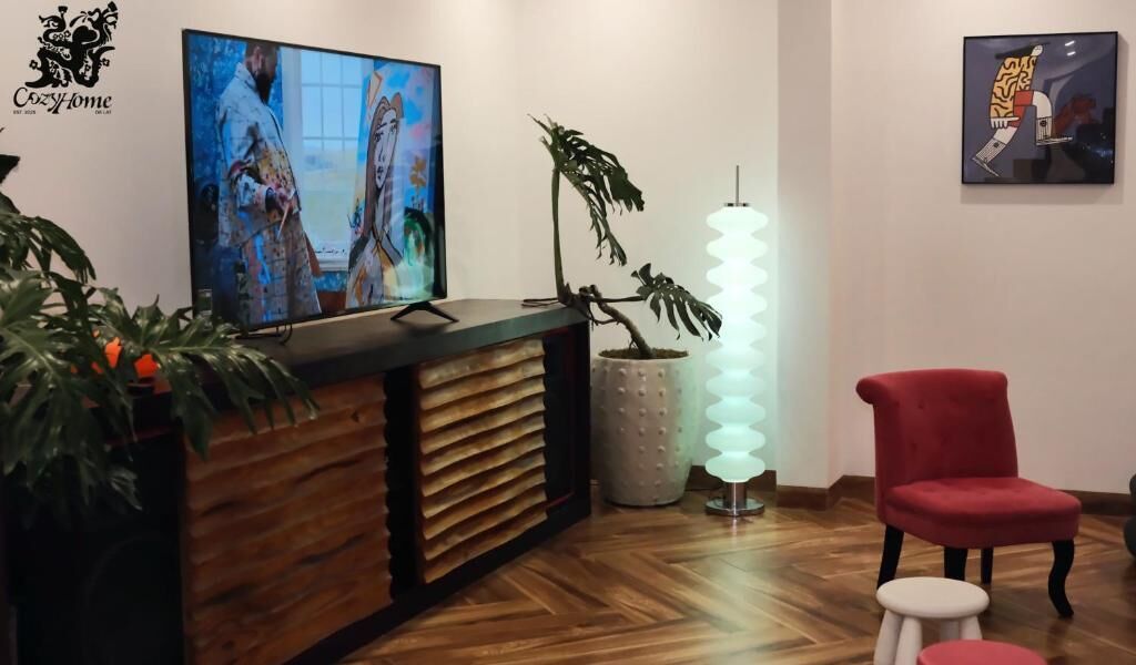Deluxe Apartment, Balcony, City View | Interior