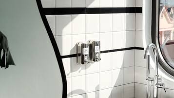 Deluxe Suite, Balcony, City View | Bilik Mandi