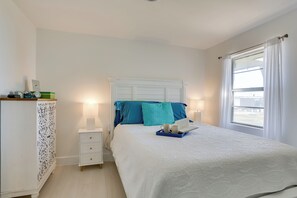 Room - 'The Lake House' w/ Dock & Patio in Livingston (Livingston)