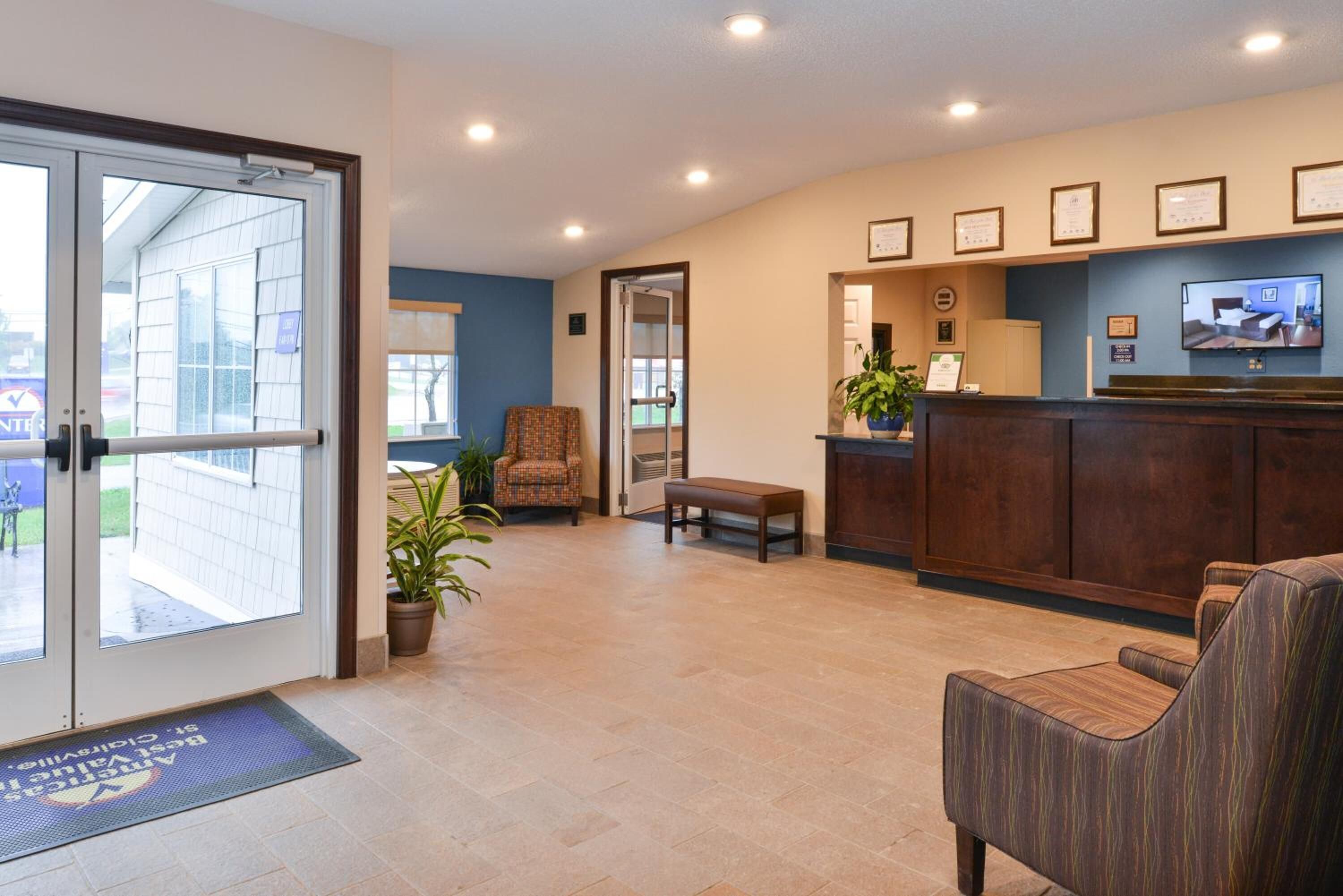 Check in smoothly with friendly service in a bright lobby.