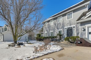 Exterior - Endless Fun! Family Home w/ Spacious Yard in Clive (Clive)