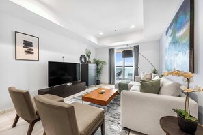 TV, stereo - Free housekeeping visits during your stay - StayShort - Modern 2BR in Dubai Marina that Sleeps 6 (Dubai Marina)